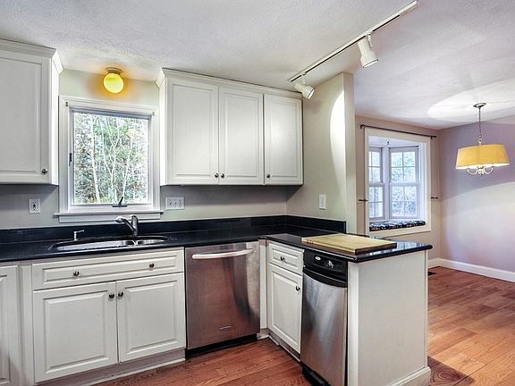 4th image of 98 Brick Hill Ln