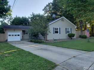 21 Birchwood Rd N, Monroe Township, NJ 08831