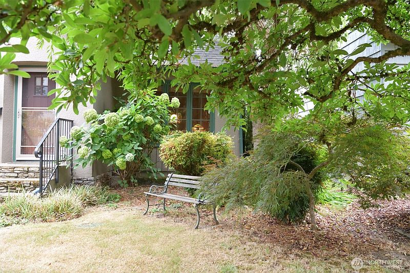 2nd image of 2733 Fir Street