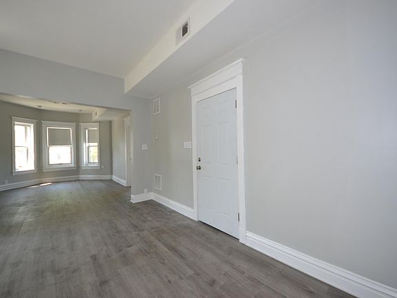 5th image of 3257 S Emerald Ave #2