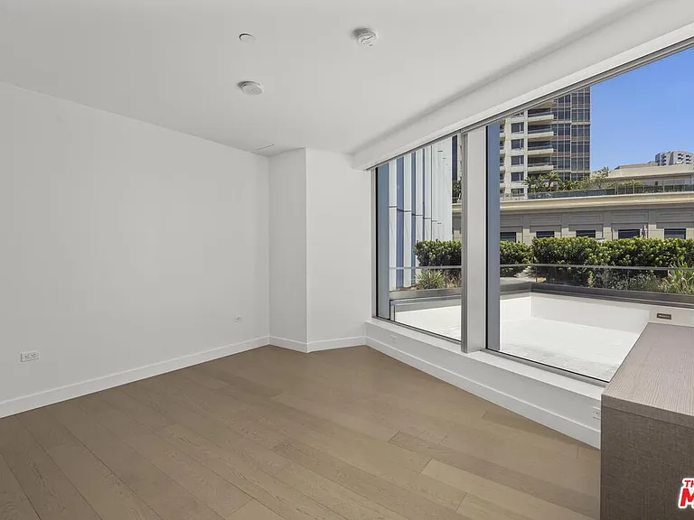 888 W East St #202 — Photo 28