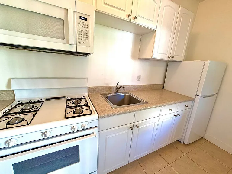 2409 College Ave — Photo 47