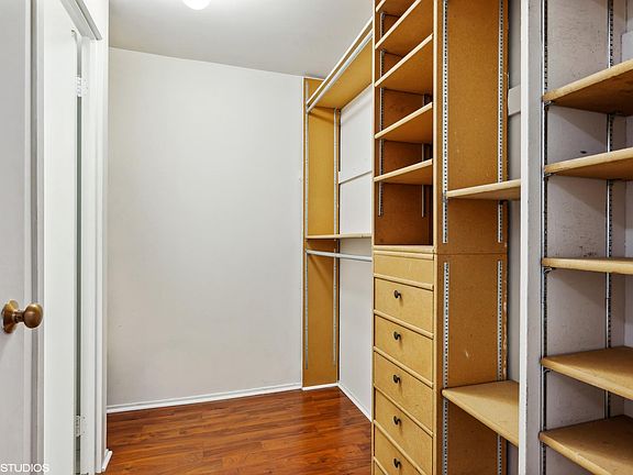 5th image of 4343 N Clarendon Ave APT 618