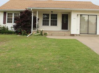 1001 N 8th St, Blackwell, OK 74631