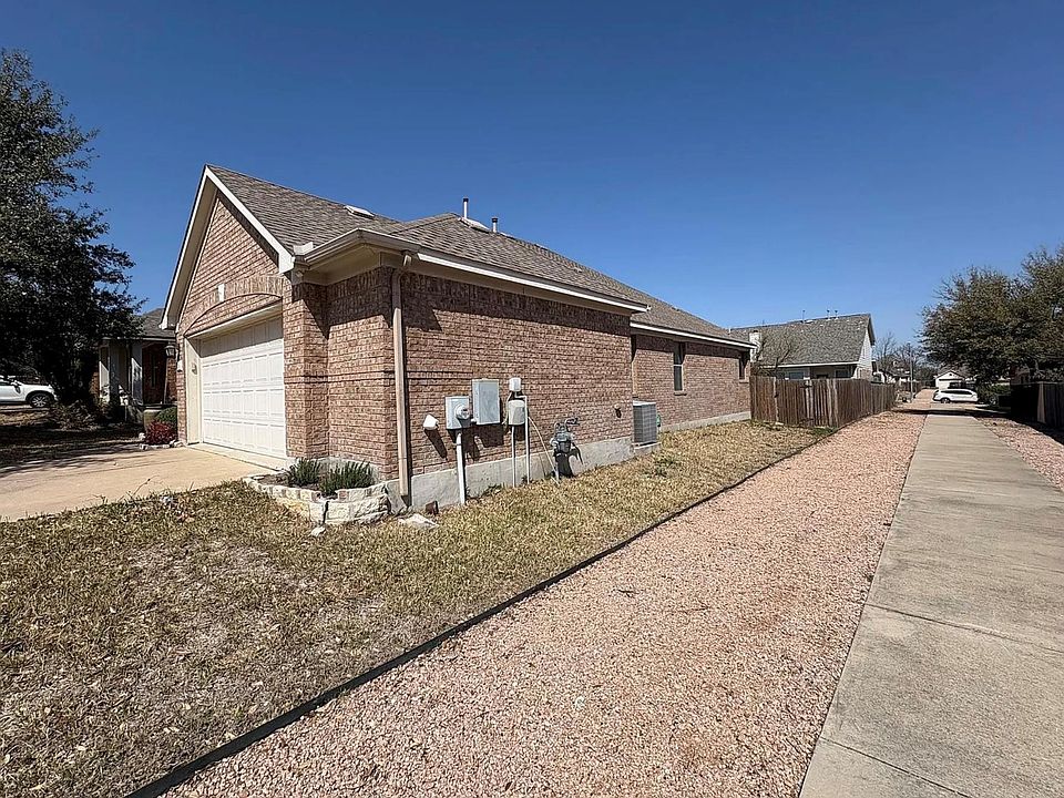 2nd image of 2316 Dovetail St