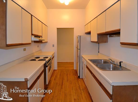 2nd image of 1425 N Dearborn Street # Fl 1B1ST