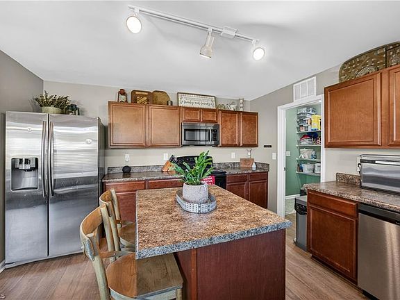 4th image of 200 Berrybeth Cir