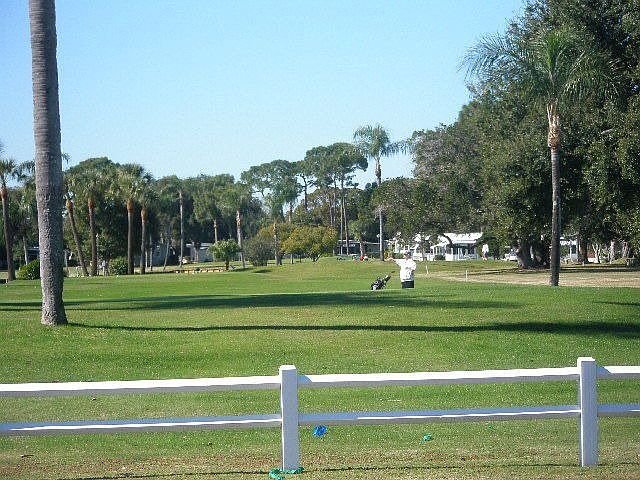 3 PAR 9 WHOLE GOLF COURSE