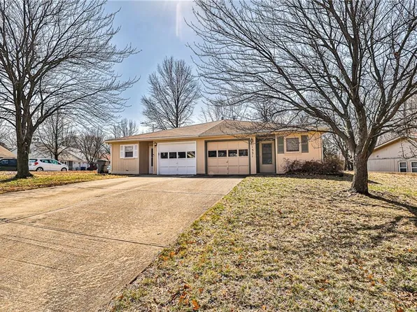 1331 N Harvey Cir, Olathe, KS 66061