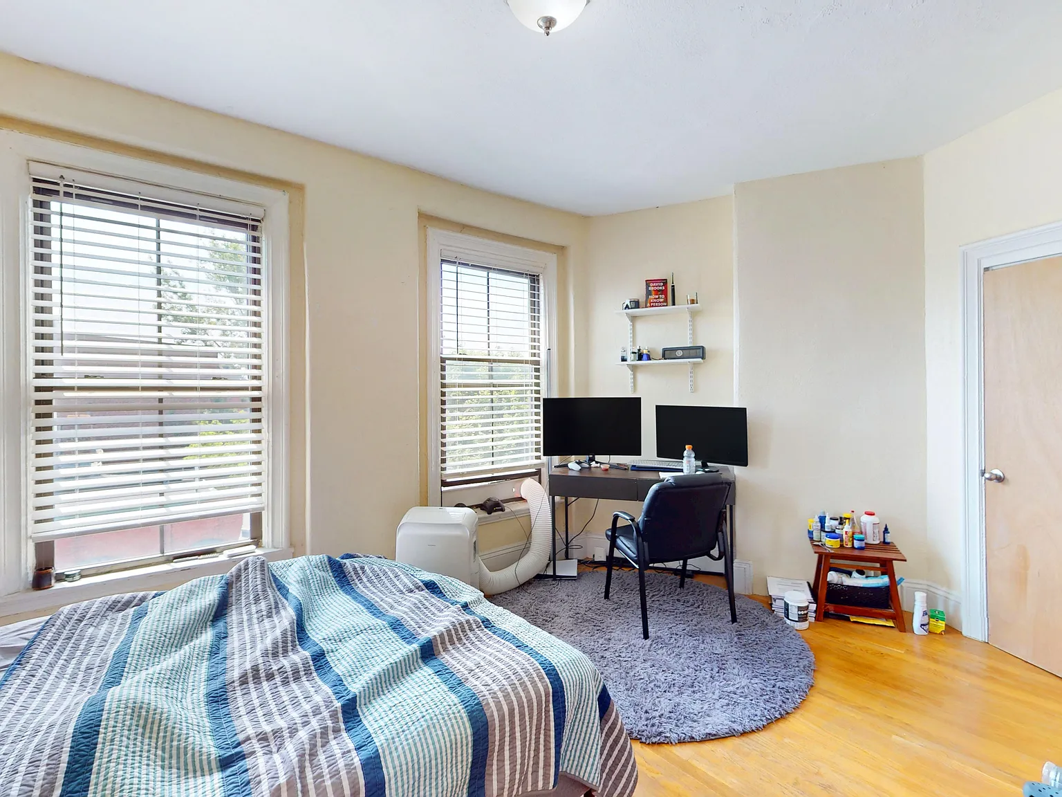 3 bed, 999 sqft, $4,900 — Photo 3