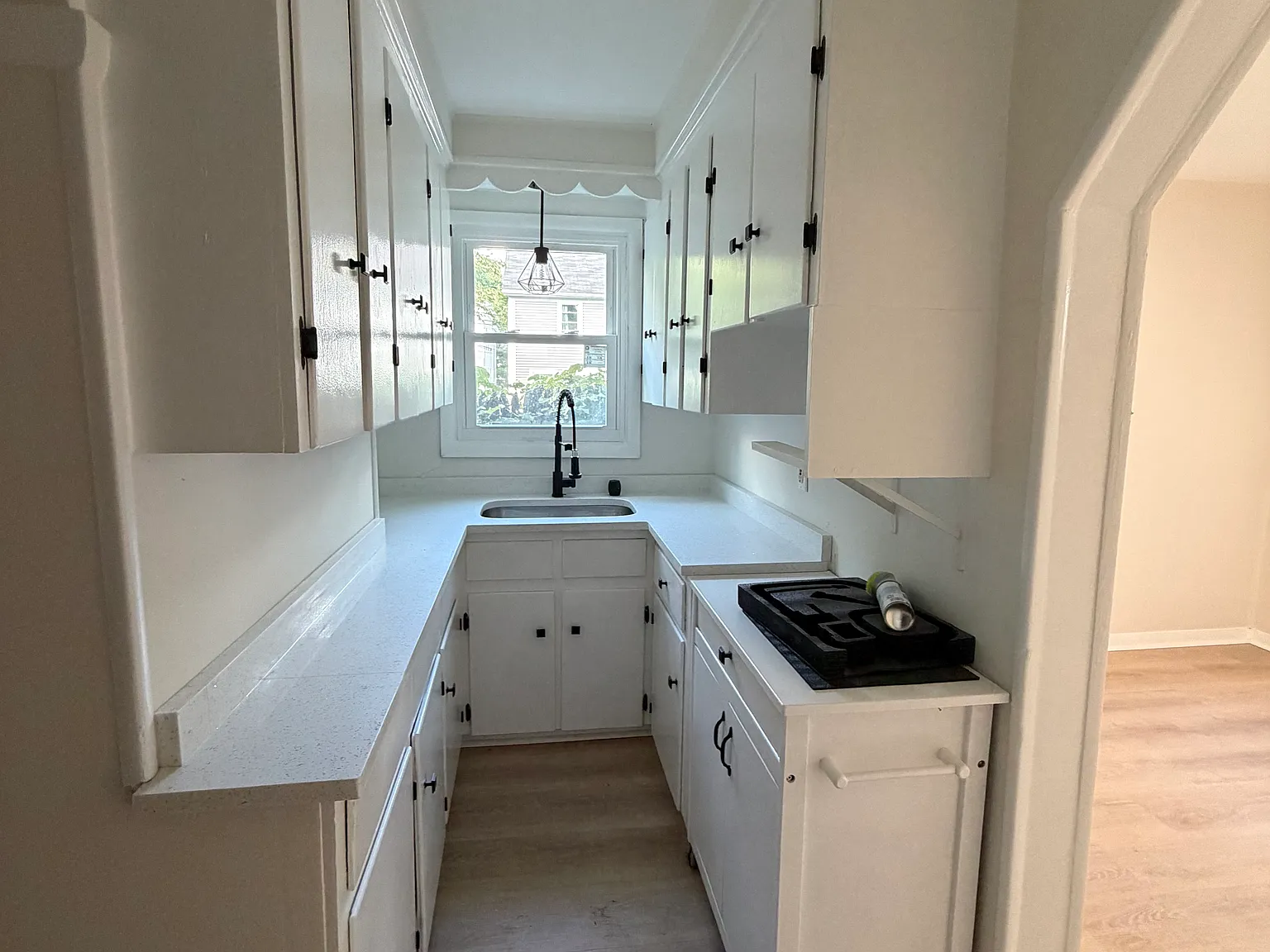 2 bed, 800 sqft, $1,800 — Photo 3