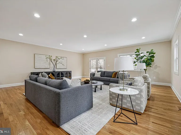 4902 Derussey Pkwy — Photo 24