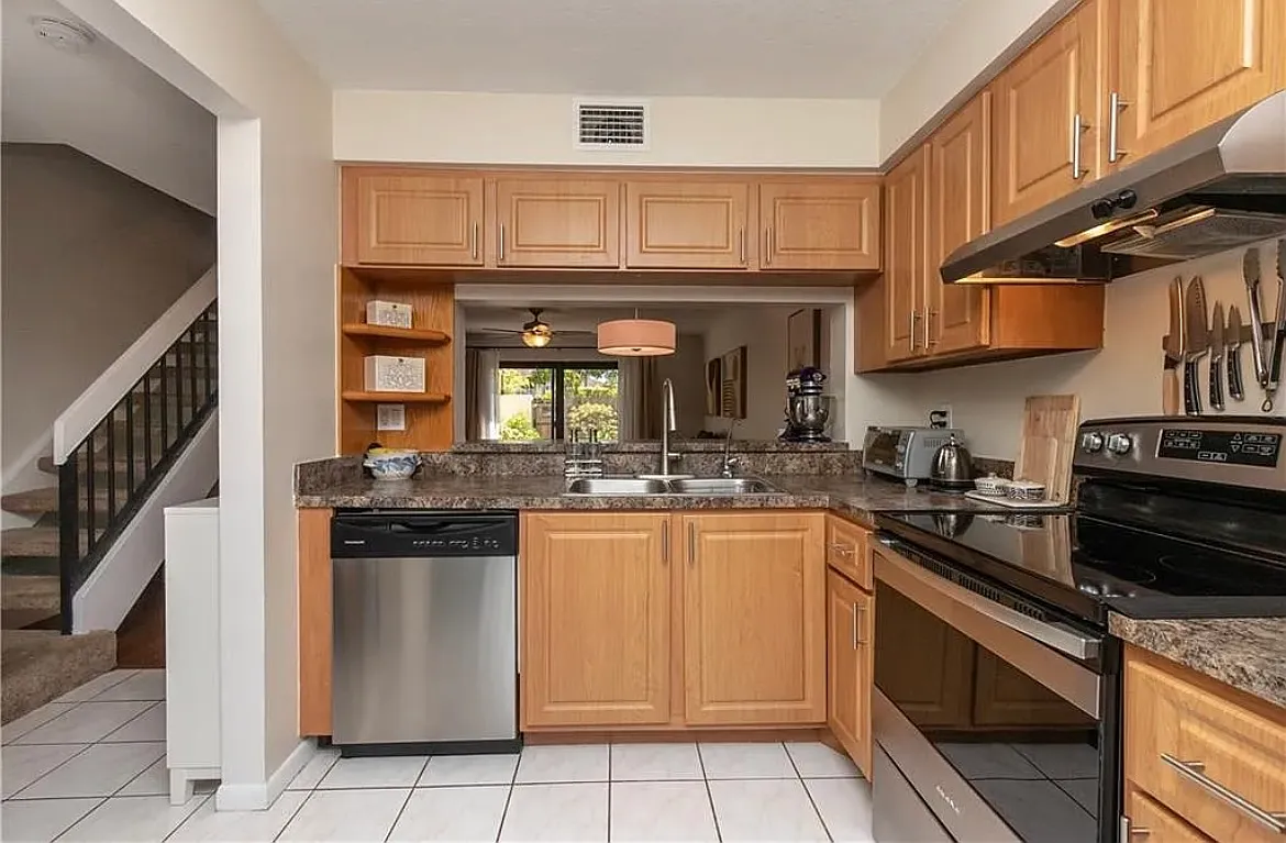 Building Photo - 3062 S Oakland Forest Dr