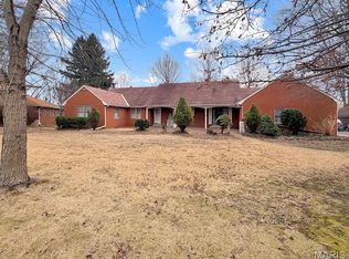 24 Weinel Dr, Fairview Heights, IL 62208