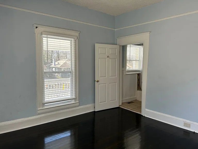 823 Parkwood Ave — Photo 11