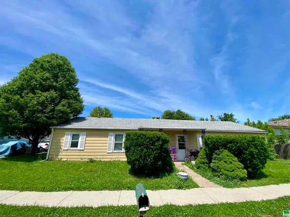 403 & 405 W 16th St, South Sioux City, NE 68776