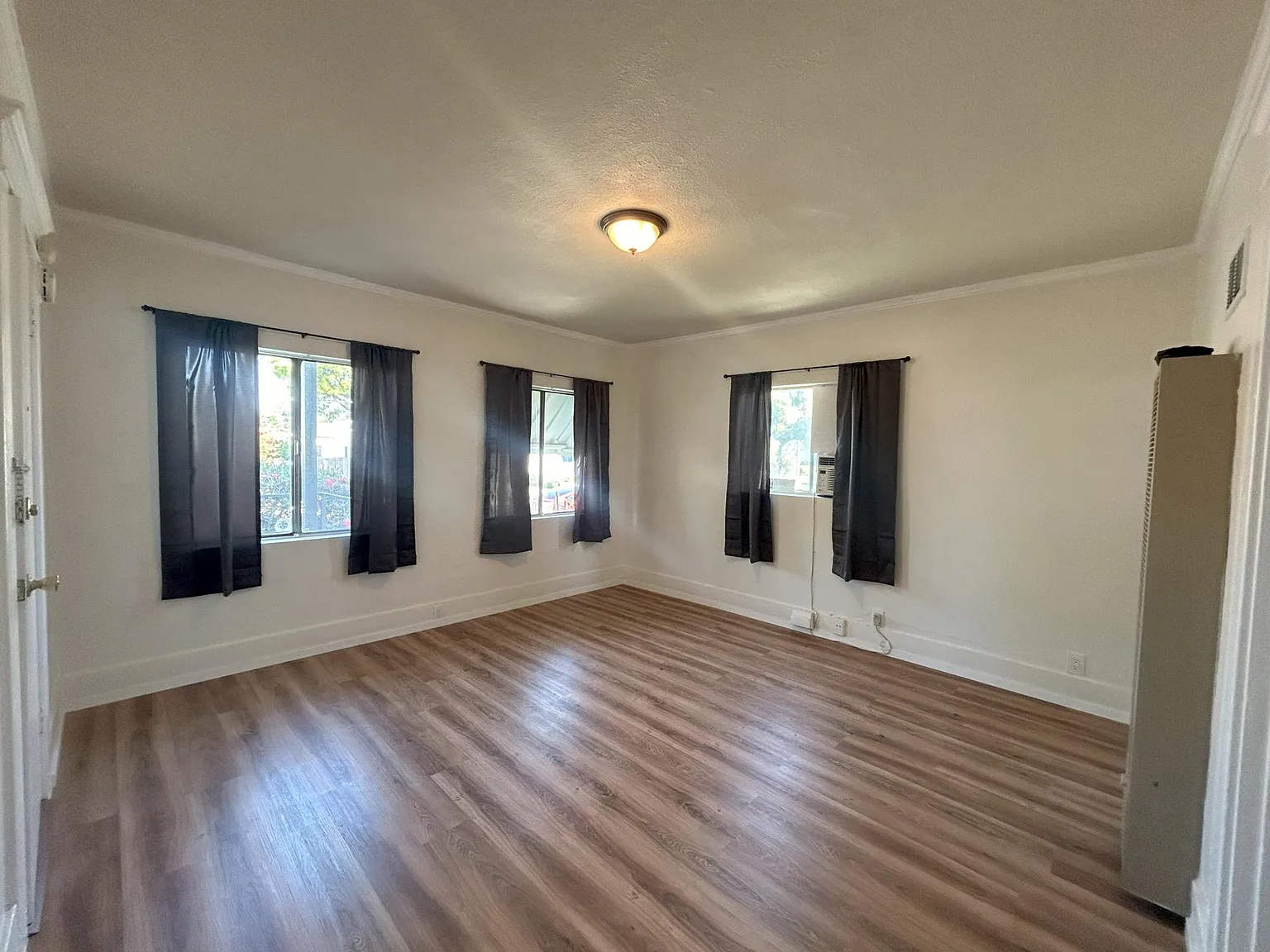 Studio, 420 sqft, $1,650 — Photo 2