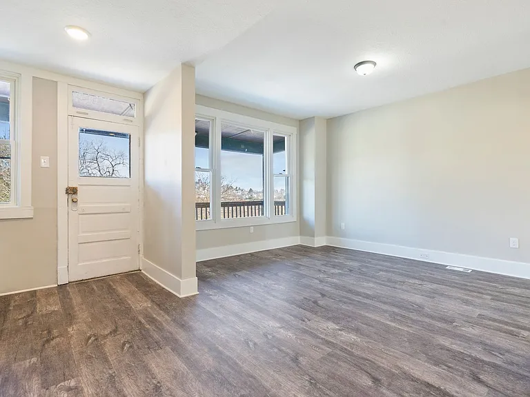 329 Quincy Ave — Photo 11