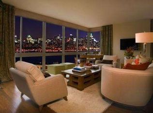 193 River Rd, Edgewater, NJ 07020