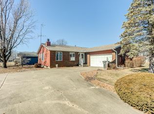 927 Reservoir Rd, Staunton, IL 62088