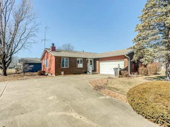 927 Reservoir Rd, Staunton, IL 62088