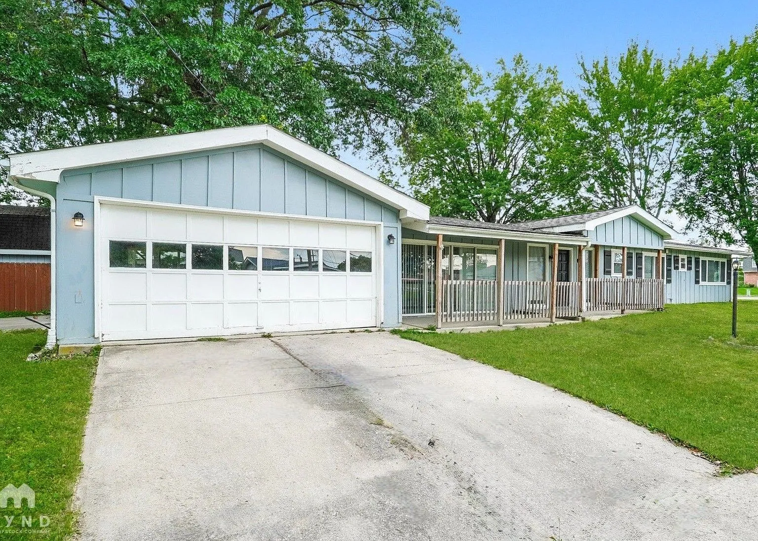 3 bed, 2.0 bath, 1932 sqft, $2,205 — Photo 1
