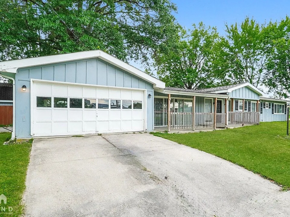 10 Oakwood Dr