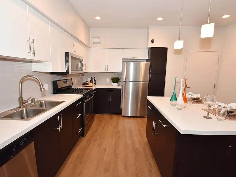Metropolis Apartments — Photo 39