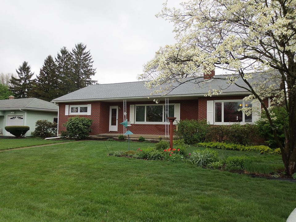 1st image of 136 W Aaron Dr
