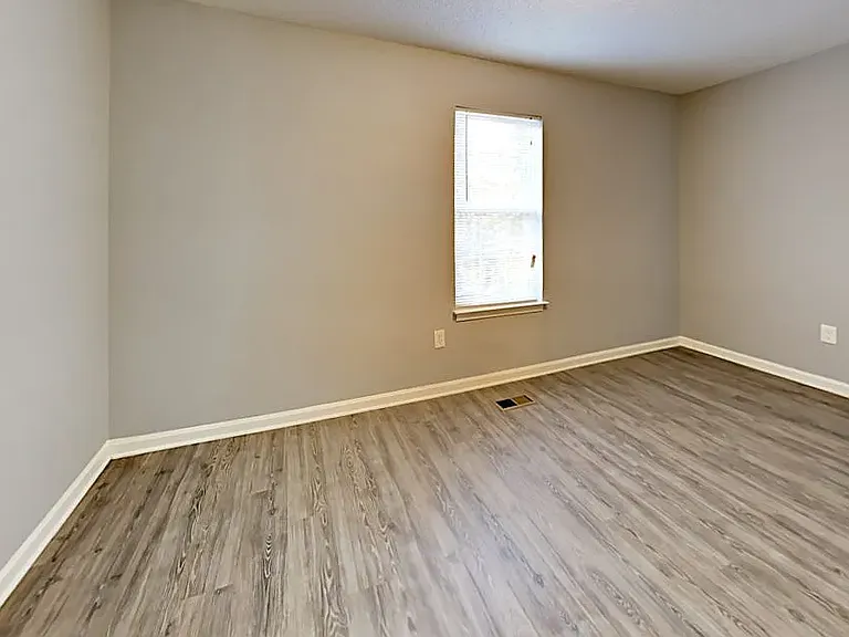 2806 Dellinger Dr — Photo 3