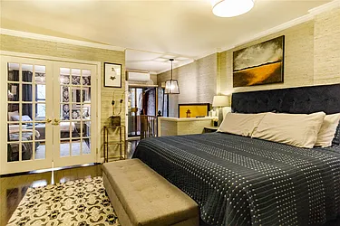 Rented by Century 21 Metropolitan