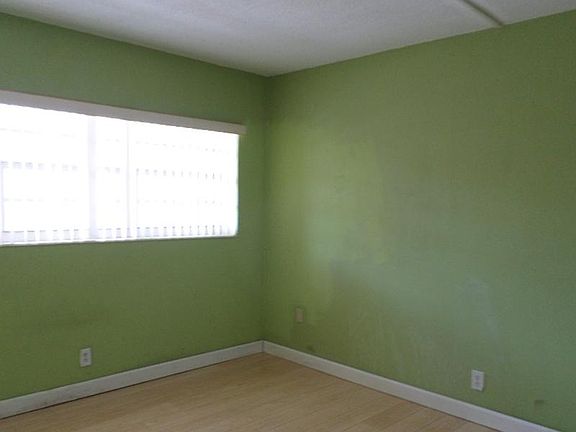 4th image of 1450 NE 170th St APT 207