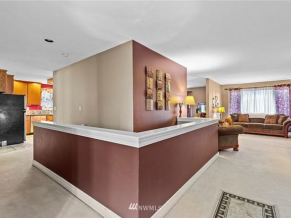 2nd image of 937 Alderwood Ln