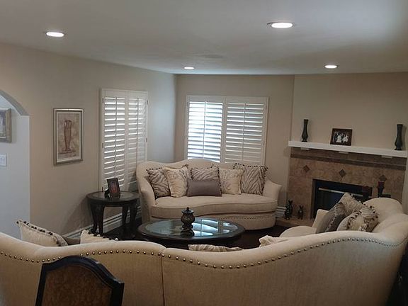 Living Room w/fireplace