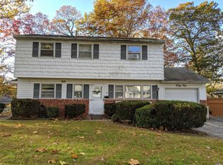 44 Court Dr, Huntington Station, NY 11746