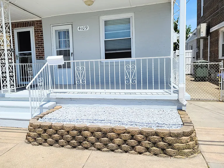 4109 South Blvd — Photo 2