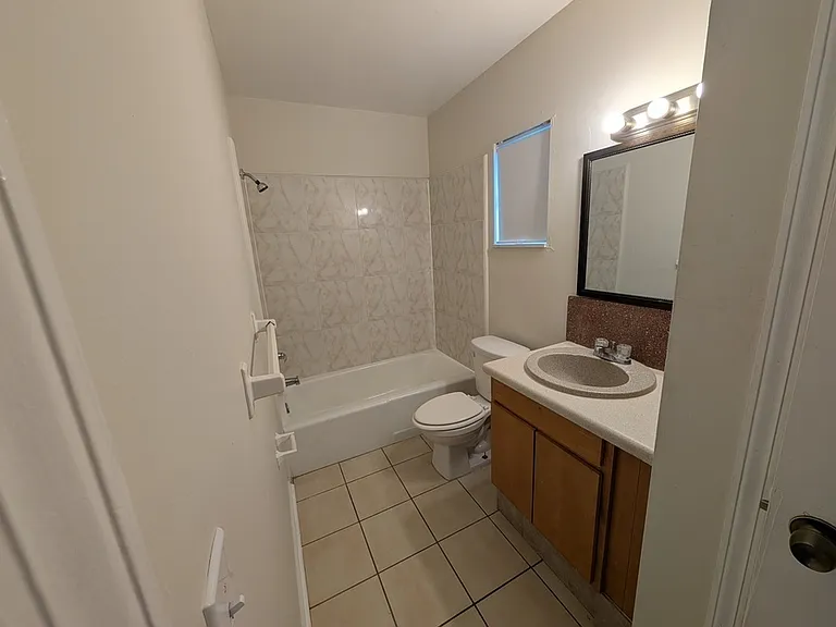124 S Montclair Ave #S — Photo 4