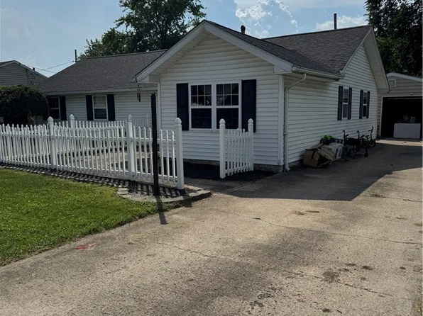 618 Idlewood Ave, Sheffield Lake, OH 44054