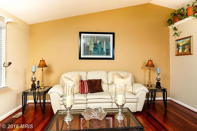 1st image of 9 Creekway Ln
