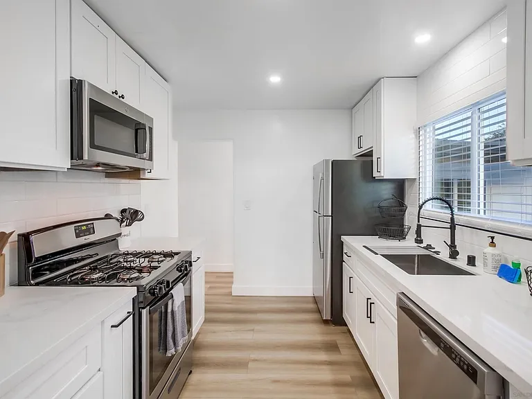615 Florence St — Photo 4
