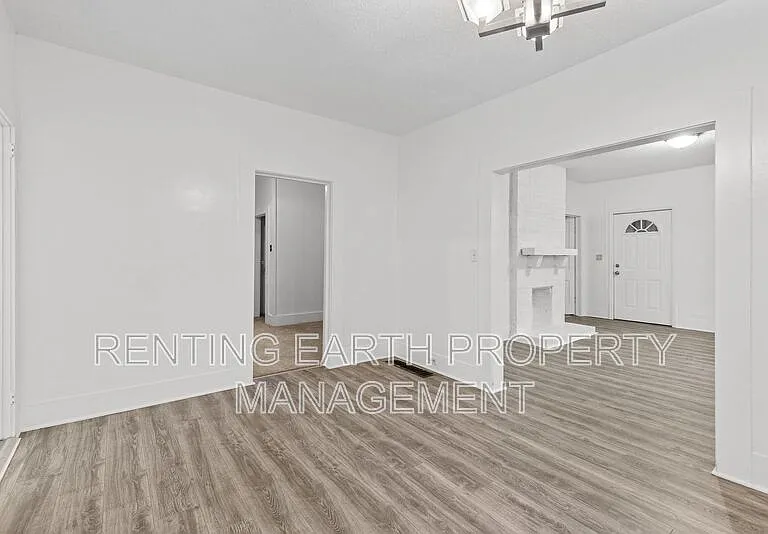 4732 Court S — Photo 10