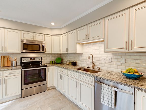 3rd image of 5902 Chapel Creek Ct