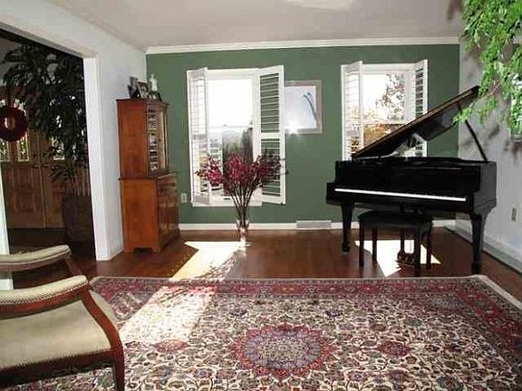 3rd image of 29 Park Dr