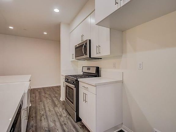3rd image of 15332 Jasmine Ln