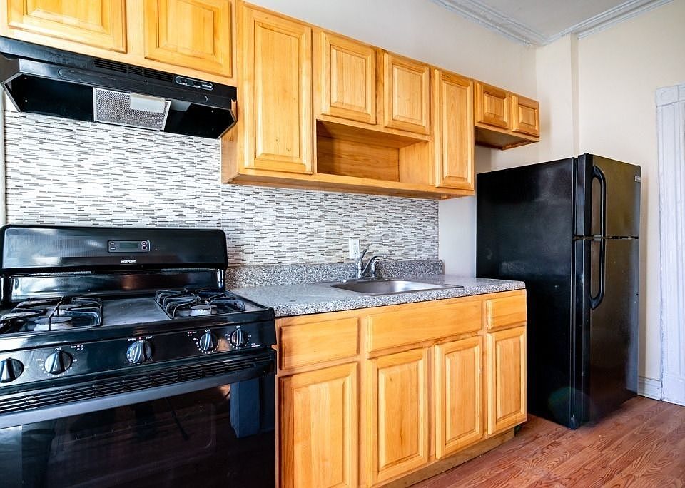 1st image of 484 Willoughby Ave APT 4