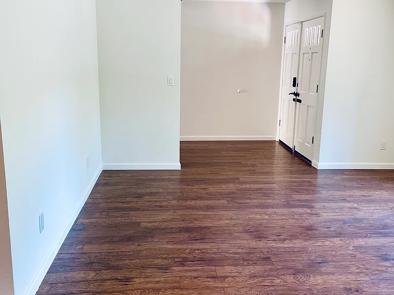 310 Miranda Ln — Photo 2