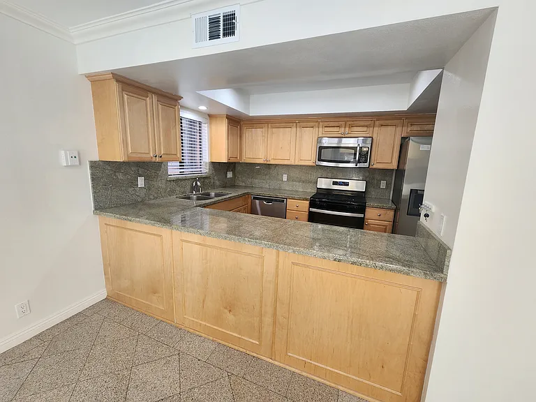 626 N Isabel St #202 — Photo 5