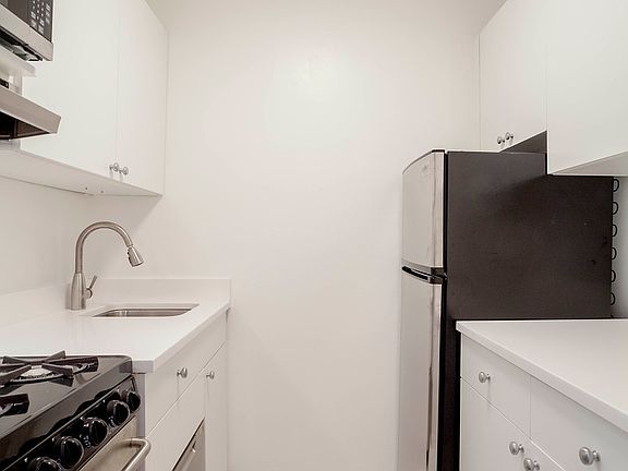 4th image of 43 W 16th St APT 10D
