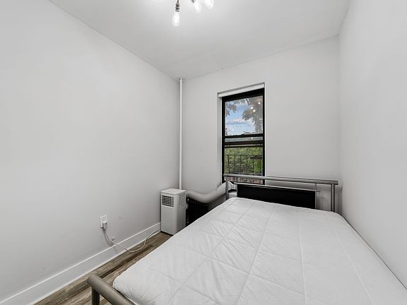 5th image of 2377 Belmont Ave #2