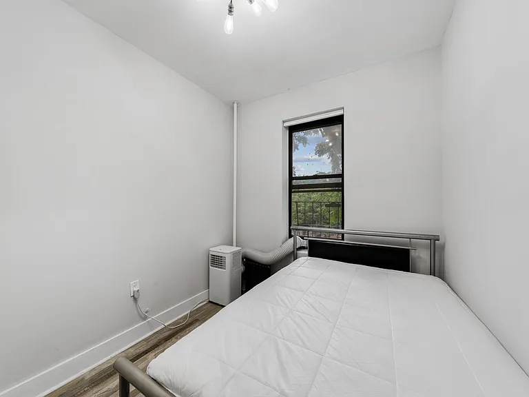 2377 Belmont Ave — Photo 18